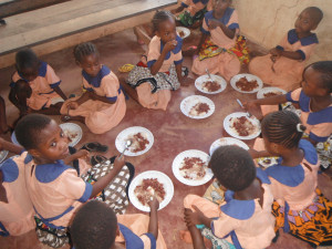 Pamoja feeding girls